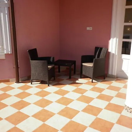 Manor Apartment *