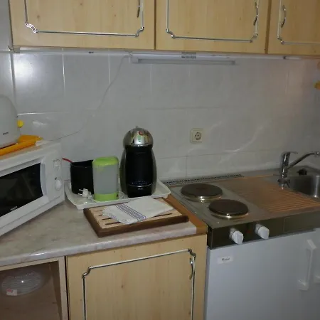 Manor Apartment *