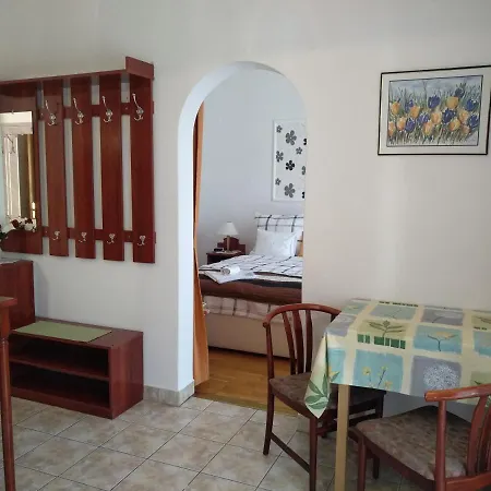 Apartment Manor