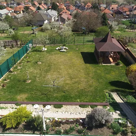 Manor *